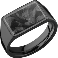 Medium Horizontal Rectangle signet ring (16x11.5mm) in Zirconium, with a Wide style band, a Forged Carbon Fiber inlay.