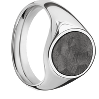 Medium Oval signet ring (16x13mm) in Cobalt Chrome, with a Wide style band, a Tantalum Noir inlay.