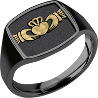 Medium Cushion signet ring (14x14mm) in Zirconium, with a Thin style band, a 14K Yellow Gold inlay and a Claddagh 4 engraving.