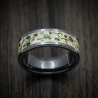 Black Ceramic Men's Ring Tan Sand with Moss and Dinosaur Bone Inlay