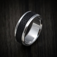 14K Gold and Carbon Fiber Men's Ring with Geometric Pattern