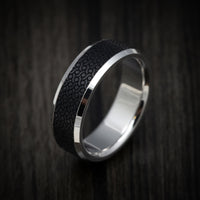 14K Gold and Carbon Fiber Men's Ring with Geometric Pattern