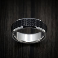 14K Gold and Carbon Fiber Men's Ring with Geometric Pattern