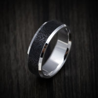 14K Gold and Carbon Fiber Men's Ring with Geometric Pattern