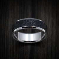 14K Gold and Carbon Fiber Men's Ring with Geometric Pattern