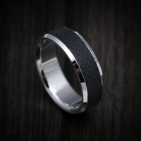 14K Gold and Carbon Fiber Men's Ring with Geometric Pattern