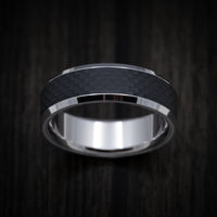 14K Gold and Carbon Fiber Men's Ring with Geometric Pattern