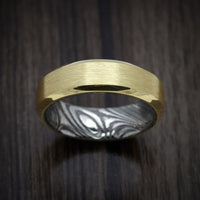 Yellow Gold Men's Ring with Woodgrain Kuro Damascus Steel Sleeve