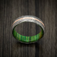 Marble Kuro Damascus Steel Men's Ring with Hammered Gold Inlay and Wood Sleeve