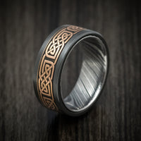 Black Zirconium and Woodgrain Kuro Damascus Steel 14K Gold Celtic Knot Pattern Inlay Men's Ring