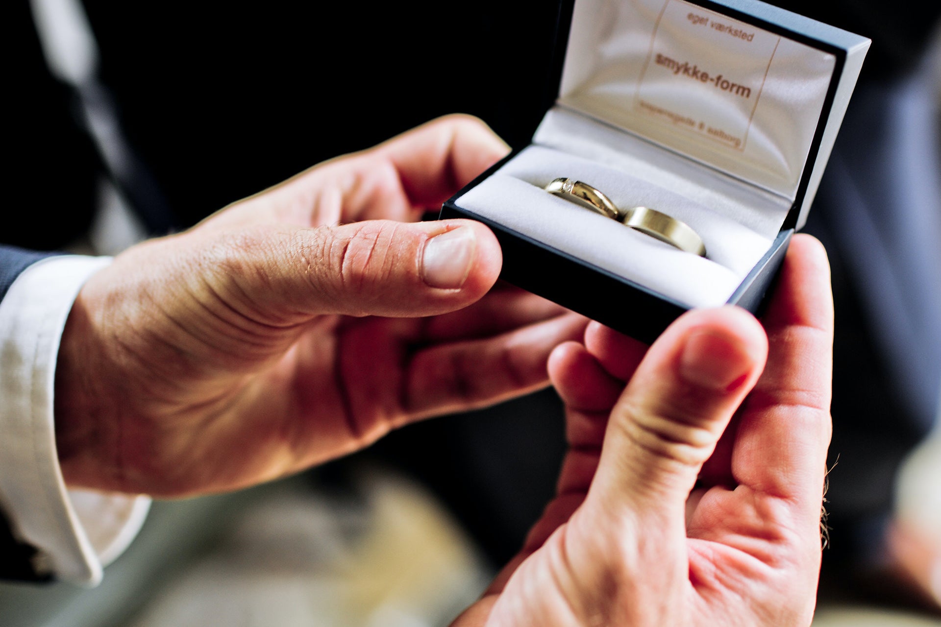 How Much Do Men's Wedding Rings Cost?