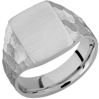 Medium Rectangle signet ring (16x11.5mm) in Titanium, with a Wide style band.