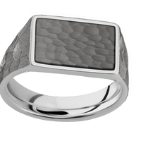 Medium Horizontal Rectangle signet ring (16x11.5mm) in Titanium, with a Wide style band, a Tantalum Noir inlay.