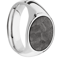Medium Horizontal Oval signet ring (16x13mm) in Cobalt Chrome, with a Wide style band, a Tantalum Noir inlay.