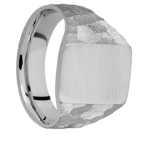 Medium Rectangle signet ring (16x11.5mm) in Titanium, with a Wide style band.