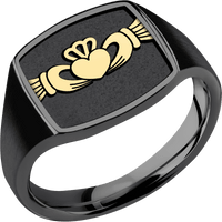Medium Cushion signet ring (14x14mm) in Zirconium, with a Thin style band, a 14K Yellow Gold inlay and a Claddagh 4 engraving.