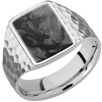 Medium Rectangle signet ring (16x11.5mm) in Cobalt Chrome, with a Wide style band, a Forged Carbon Fiber inlay.