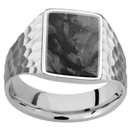 Medium Rectangle signet ring (16x11.5mm) in Cobalt Chrome, with a Wide style band, a Forged Carbon Fiber inlay.