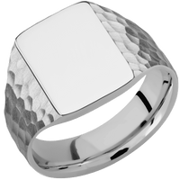 Medium Rectangle signet ring (16x11.5mm) in Titanium, with a Wide style band.