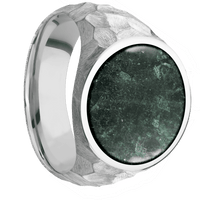Large Circle signet ring (18mm) in 14K White Gold, with a Wide style band, an Aventurine inlay.