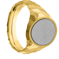 Medium Oval signet ring (16x13mm) in 18K Yellow Gold, with a Wide style band, a Platinum inlay.