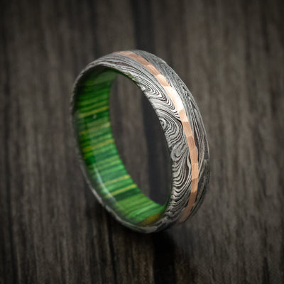 Marble Kuro Damascus Steel Men's Ring with Hammered Gold Inlay and Wood Sleeve