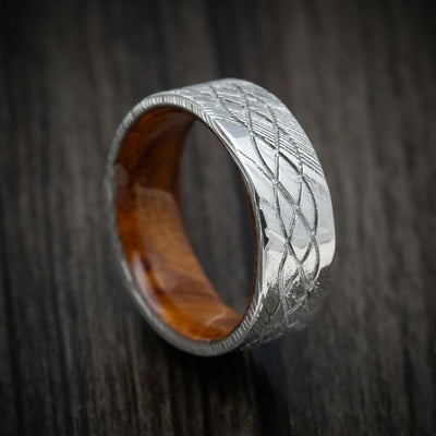 Woodgrain Kuro Damascus Steel Celtic Knot Men's Ring with Wood Sleeve