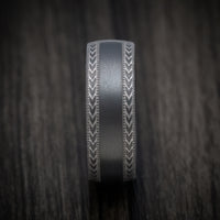 Darkened Tantalum Men's Ring with Edge Design Pattern