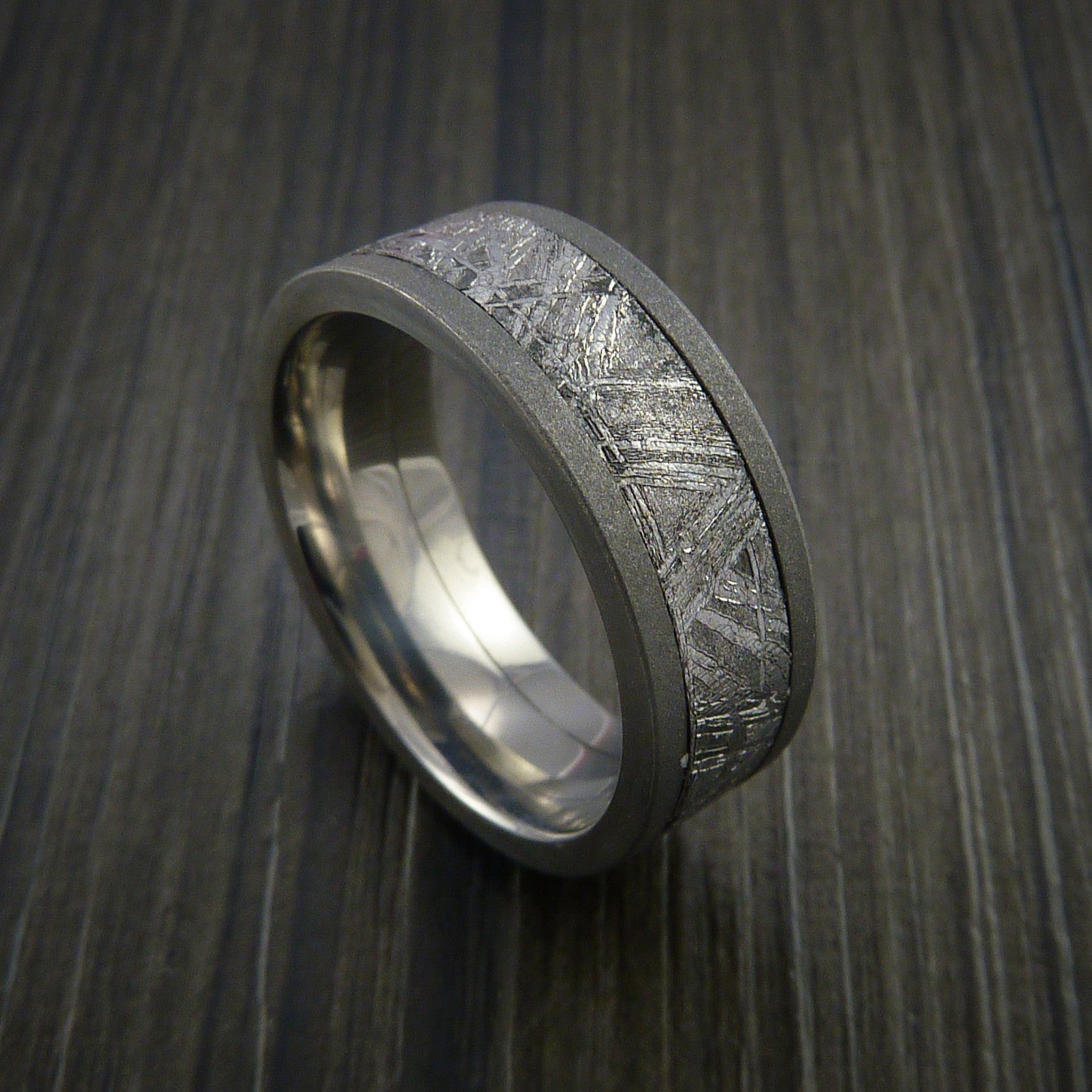Handboek Vroegst oppakken Titanium Men's Ring with Gibeon Meteorite Inlay Custom Made Wedding Ba |  Revolution Jewelry